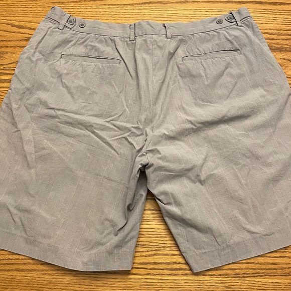 Mountain Ridge Shorts. size 42 - Picture 2 of 3